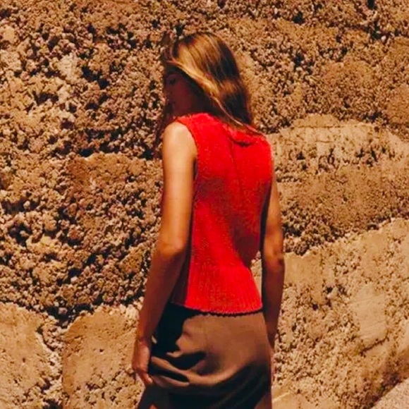 Zara Bright Red Sleeveless V-Neck Knit Tank - Picture 3 of 4